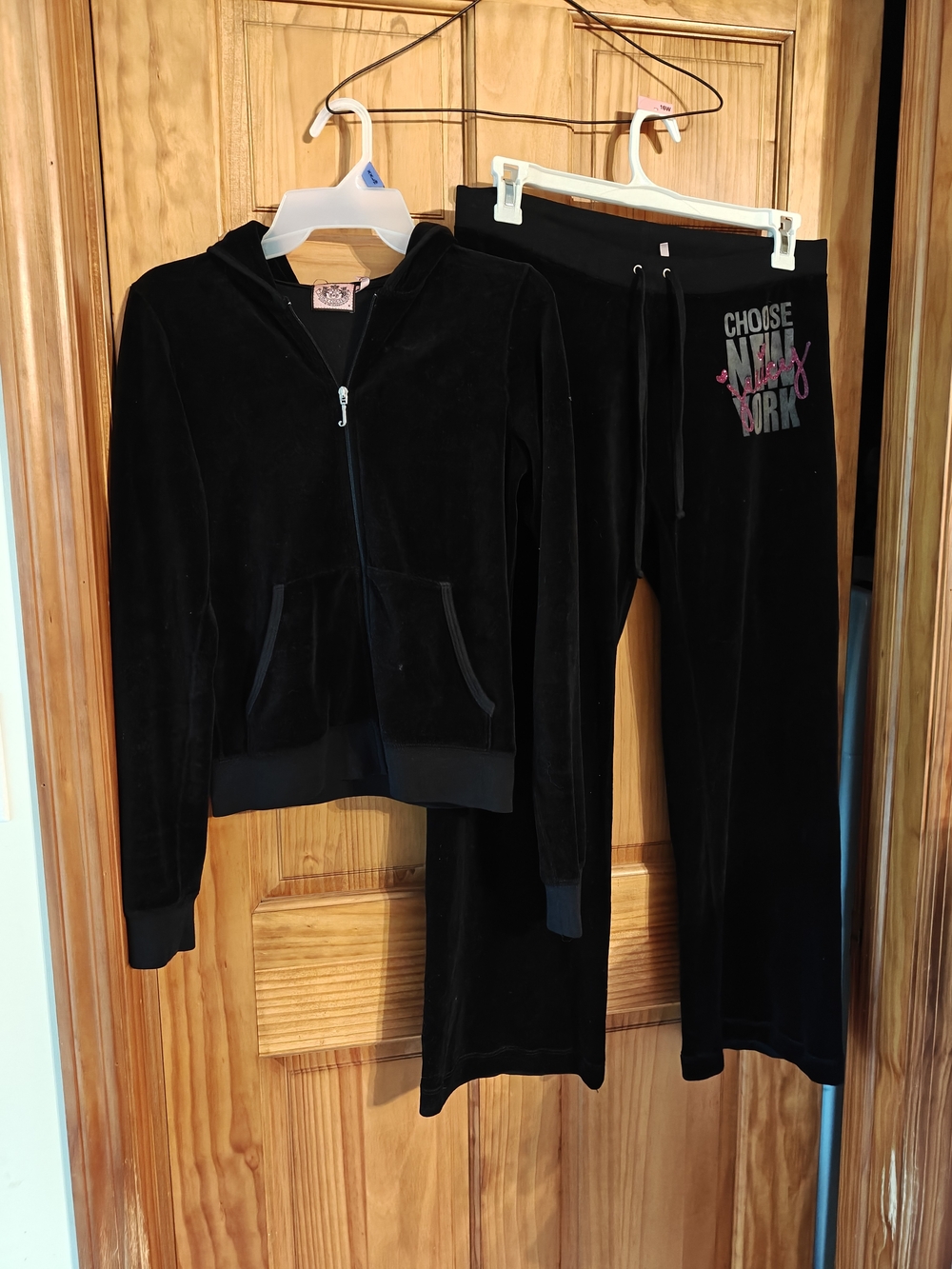 Juicy Couture Black Velour Set - Y2K Style - Picture 2 of 5